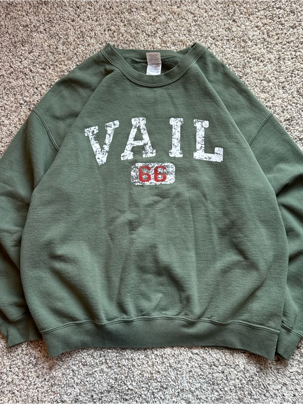 Vail 66 Crewneck Sweatshirt Mens L Green Distressed Graphic Gildan Heavy Blend